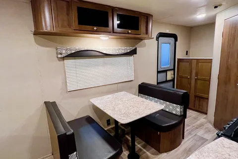05 - 2019 - ASPEN TRAIL - 4100lbs - SLEEPS 4