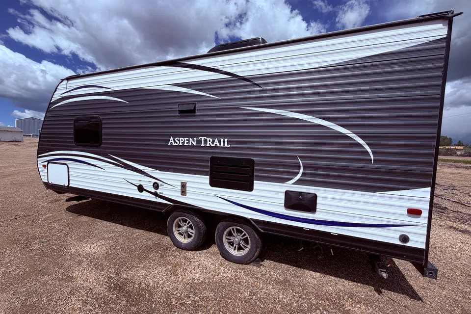 05 - 2019 - ASPEN TRAIL - 4100lbs - SLEEPS 4