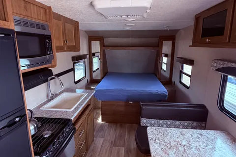 05 - 2019 - ASPEN TRAIL - 4100lbs - SLEEPS 4