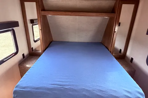 05 - 2019 - ASPEN TRAIL - 4100lbs - SLEEPS 4