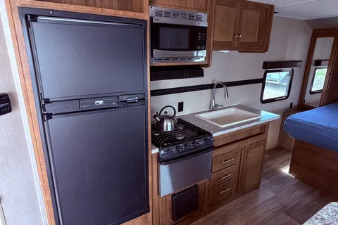 05 - 2019 - ASPEN TRAIL - 4100lbs - SLEEPS 4
