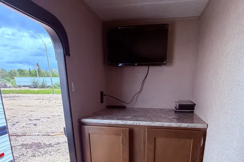 05 - 2019 - ASPEN TRAIL - 4100lbs - SLEEPS 4
