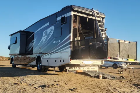“The Outlaw Express” – Simple and Bold