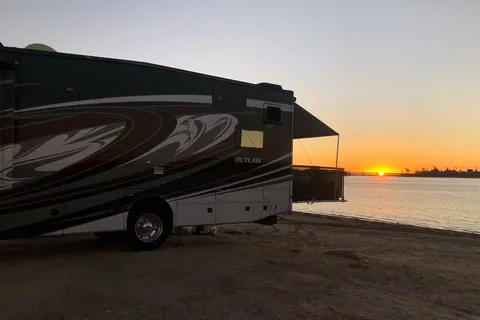 “The Outlaw Express” – Simple and Bold