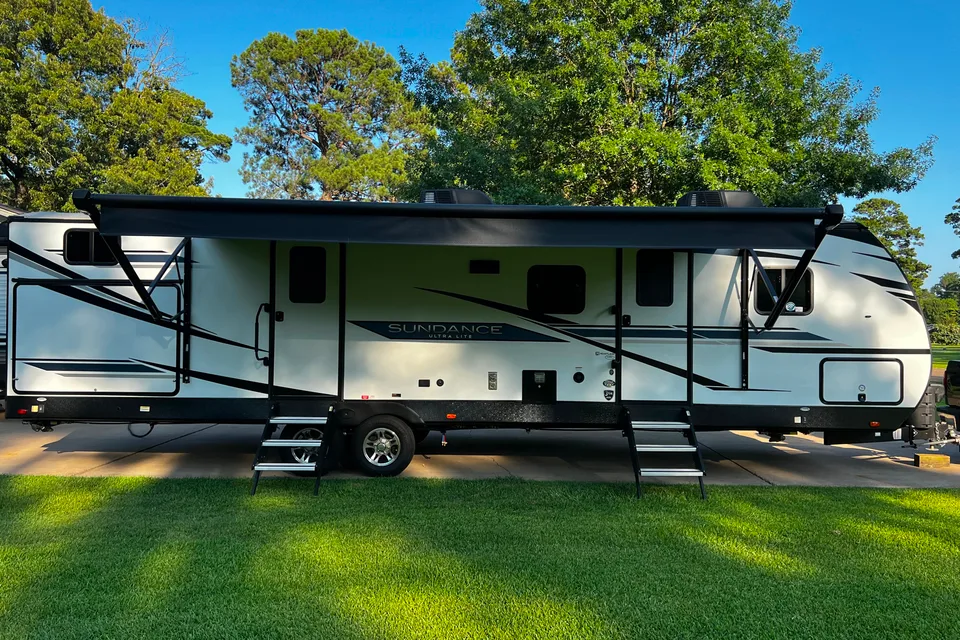2022 Sundance 324BH: Family Luxury