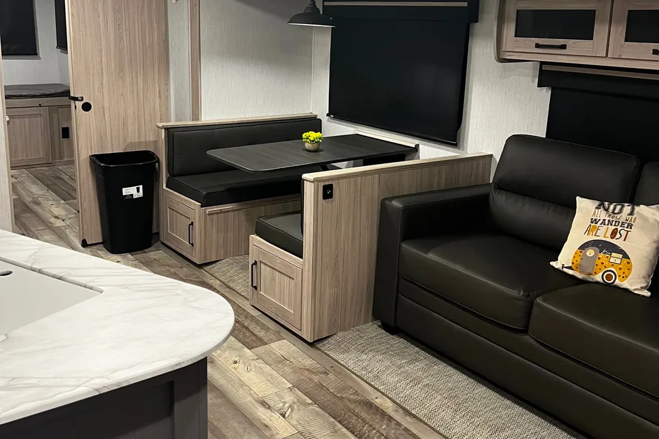 2022 Sundance 324BH: Family Luxury