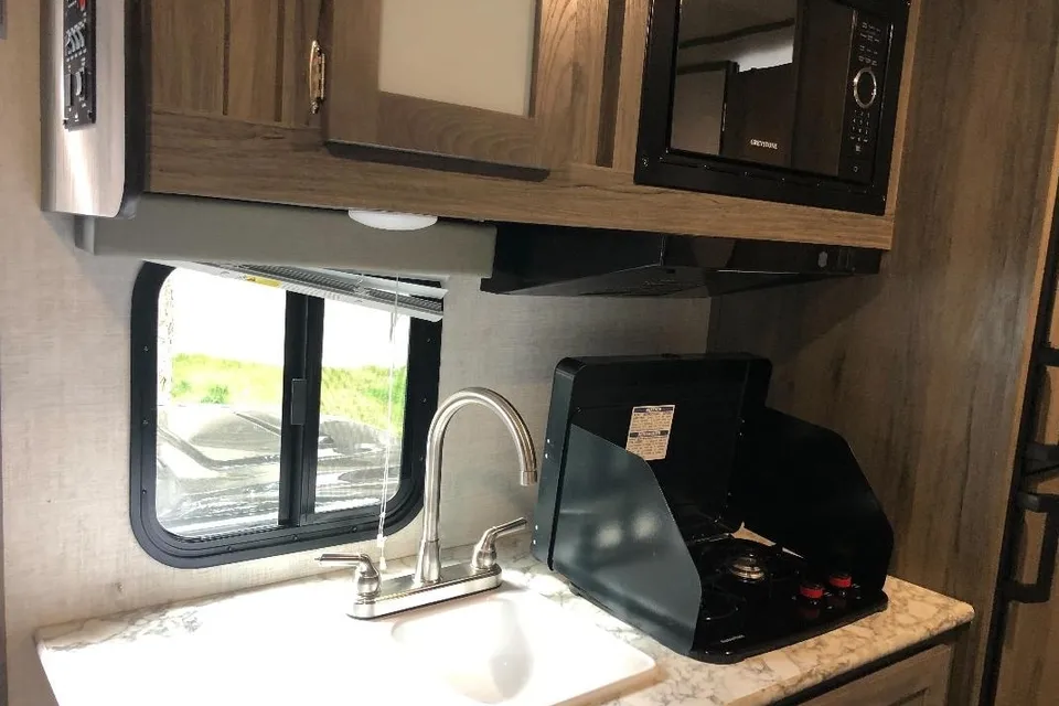 D&J (Dolly and Jay-ar) RV Rental