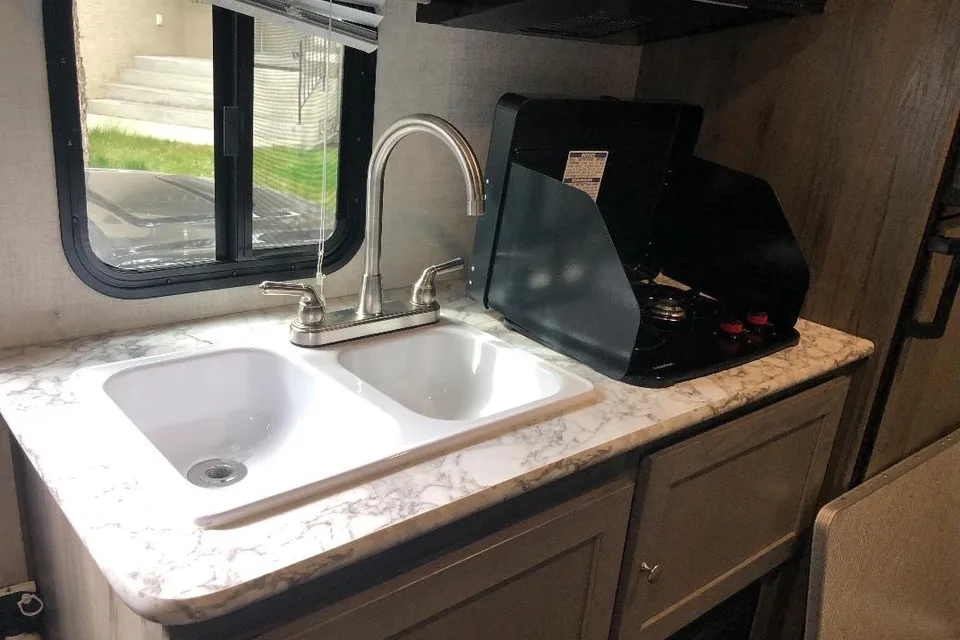 D&J (Dolly and Jay-ar) RV Rental