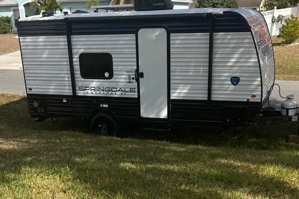Victoria's Keystone Springdale 1700FQ Travel Trailer