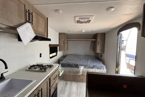 Victoria's Keystone Springdale 1700FQ Travel Trailer