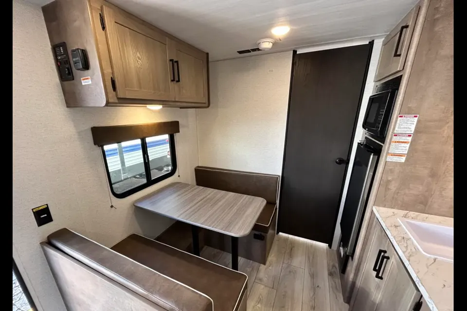 Victoria's Keystone Springdale 1700FQ Travel Trailer