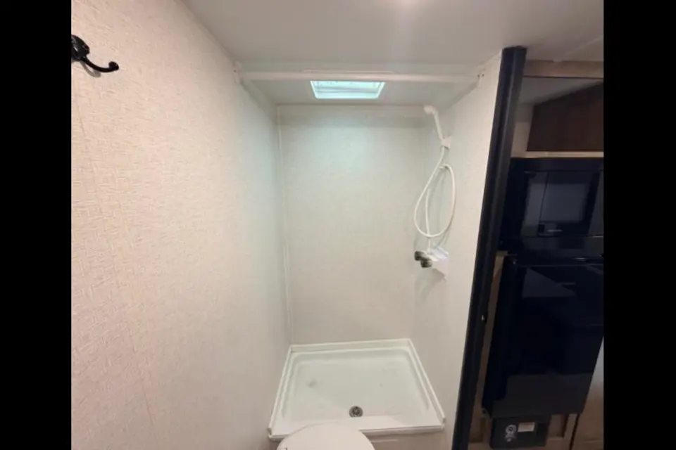 Victoria's Keystone Springdale 1700FQ Travel Trailer