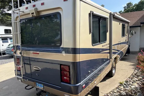 Ryker's Mint Airstream Land Yacht 30 Slide Class A