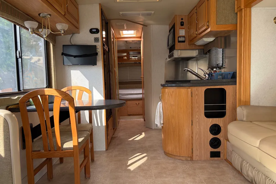 Ryker's Mint Airstream Land Yacht 30 Slide Class A