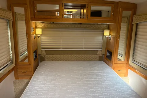 Ryker's Mint Airstream Land Yacht 30 Slide Class A