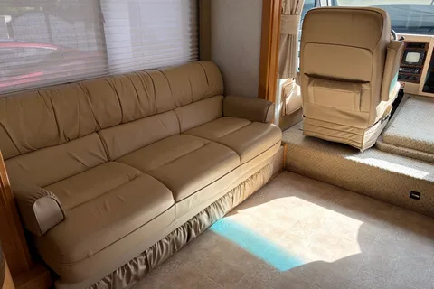 Ryker's Mint Airstream Land Yacht 30 Slide Class A