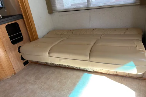 Ryker's Mint Airstream Land Yacht 30 Slide Class A