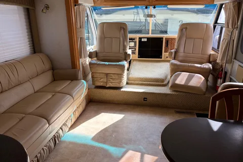 Ryker's Mint Airstream Land Yacht 30 Slide Class A