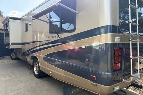 Ryker's Mint Airstream Land Yacht 30 Slide Class A