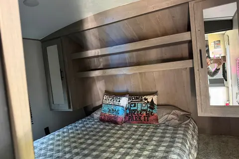 Stephanie's Keystone 260TBWE Travel Trailer