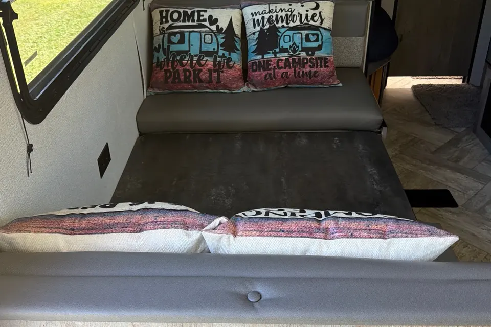 Stephanie's Keystone 260TBWE Travel Trailer