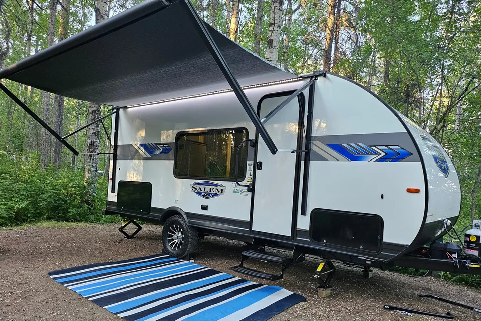 Mrs. GLAMPER "2024" Forest River SALEM Lightweight 7-SLEEP Travel Trailer