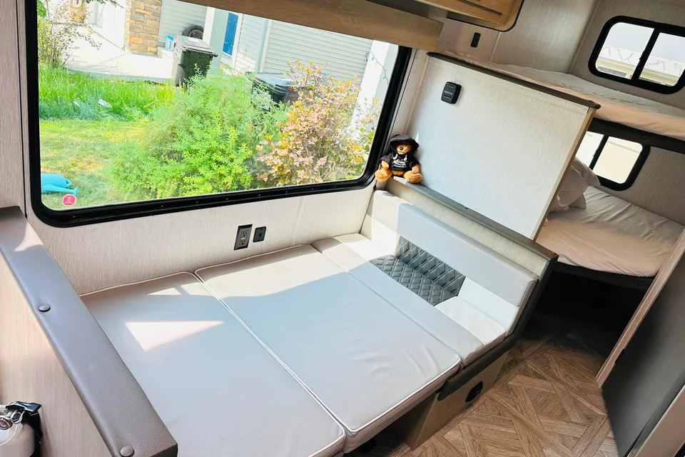 Mrs. GLAMPER "2024" Forest River SALEM Lightweight 7-SLEEP Travel Trailer