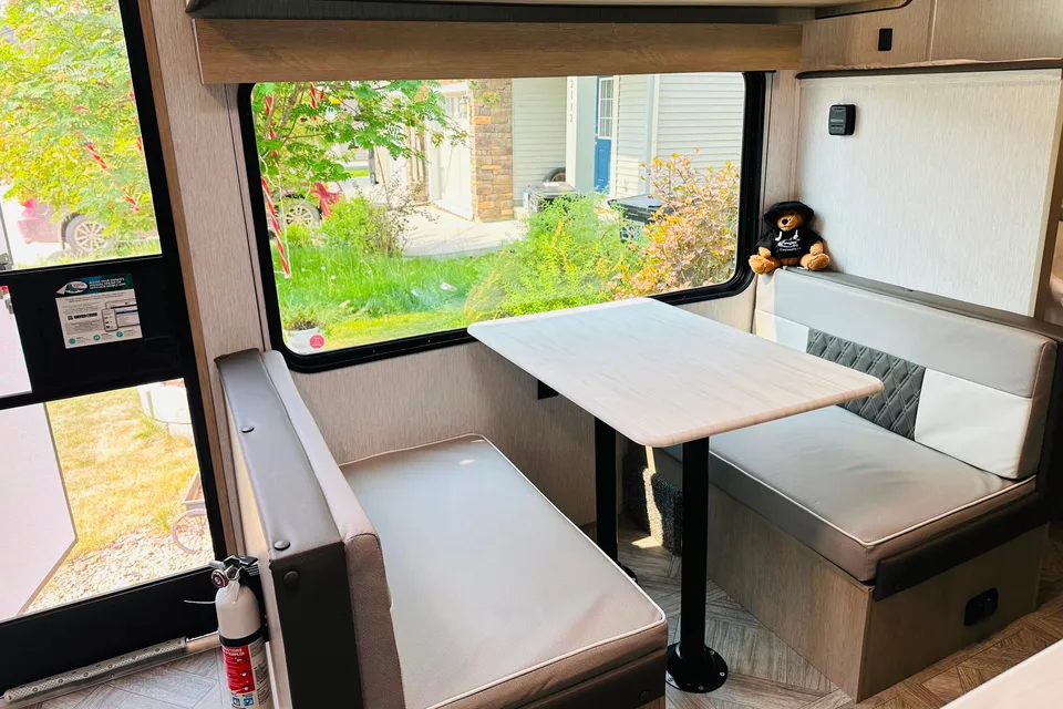Mrs. GLAMPER "2024" Forest River SALEM Lightweight 7-SLEEP Travel Trailer