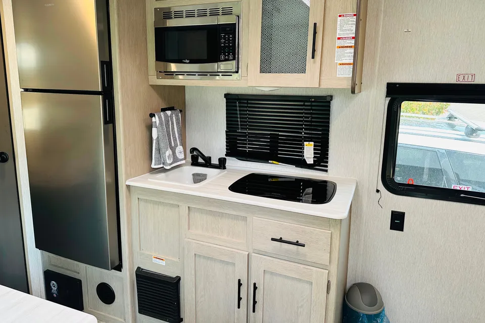 Mrs. GLAMPER "2024" Forest River SALEM Lightweight 7-SLEEP Travel Trailer