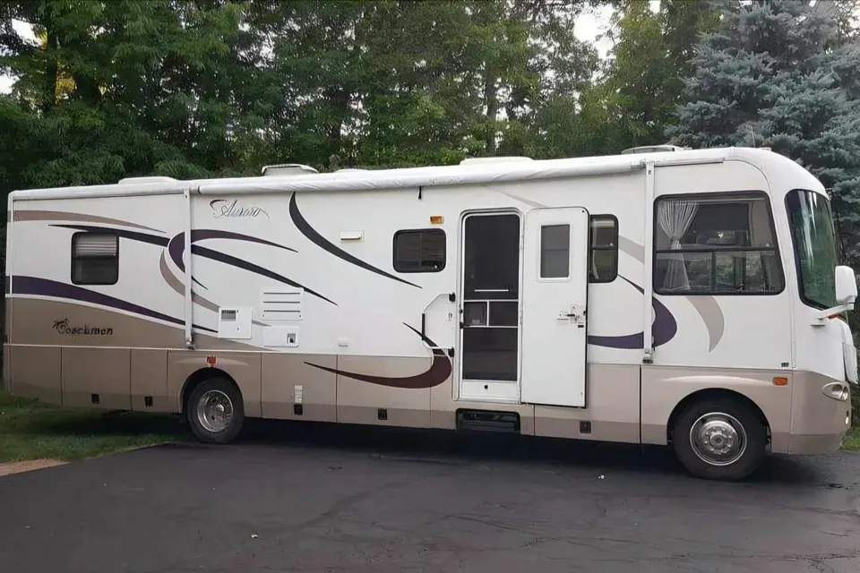 Albert's Coachmen Aurora Class A