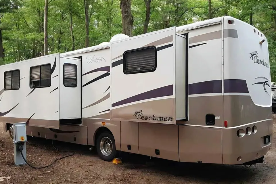 Albert's Coachmen Aurora Class A