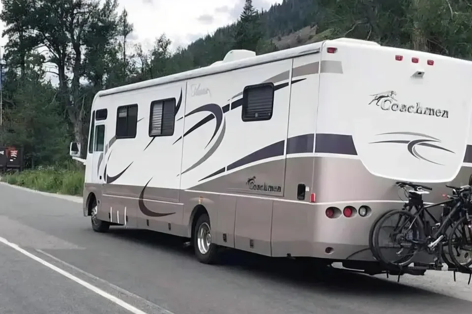 Albert's Coachmen Aurora Class A