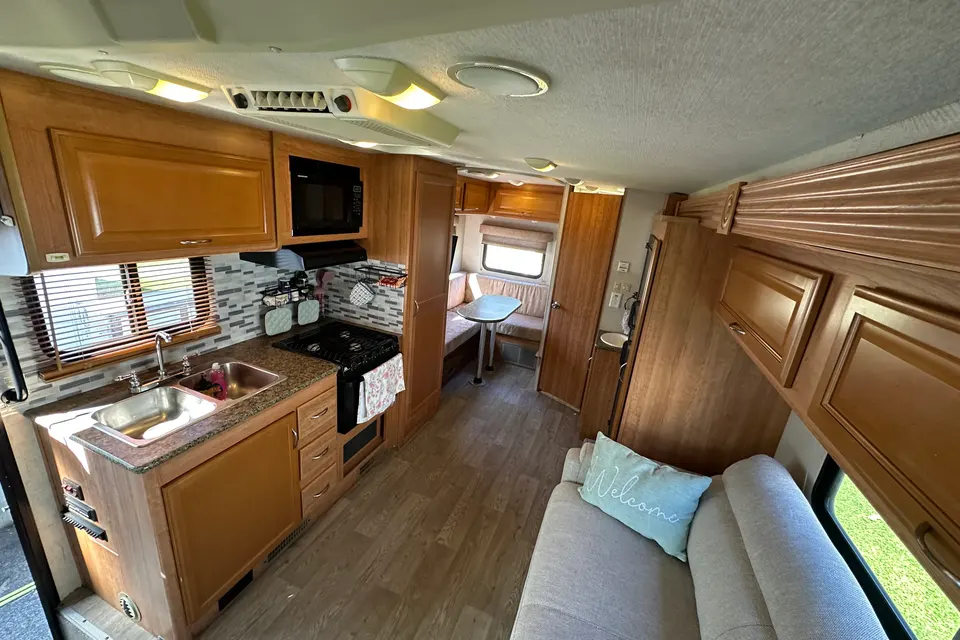 Fleetwood Quest 24L Class C