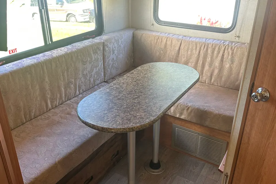 Fleetwood Quest 24L Class C