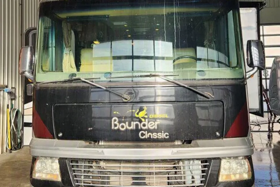 Jason's Fleetwood Bounder 36R Diesel Class A