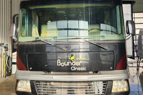 Jason's Fleetwood Bounder 36R Diesel Class A