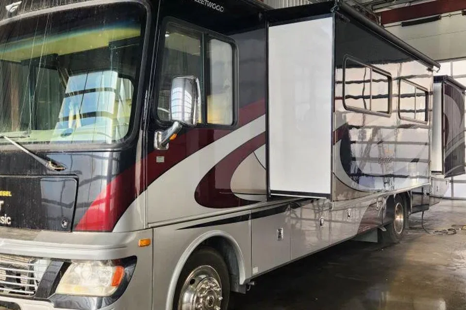 Jason's Fleetwood Bounder 36R Diesel Class A
