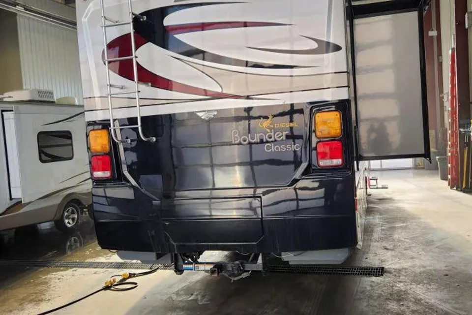 Jason's Fleetwood Bounder 36R Diesel Class A