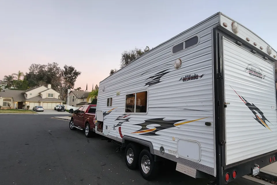 Jaime's Eclipse Attitude 21AK Toy Hauler