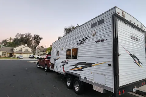 Jaime's Eclipse Attitude 21AK Toy Hauler