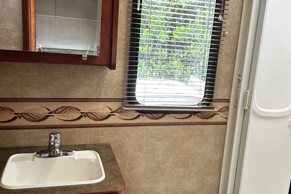 2014 Winnebago Chalet 23' Camping Adventures