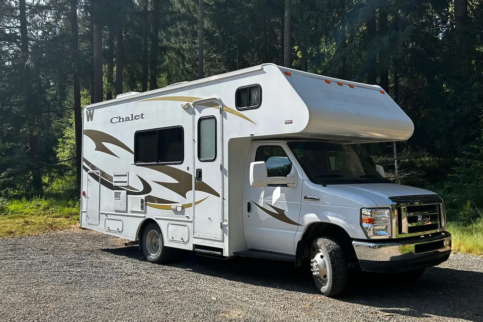 2014 Winnebago Chalet 23' Camping Adventures