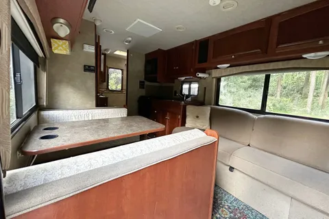 2014 Winnebago Chalet 23' Camping Adventures