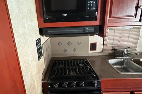 2014 Winnebago Chalet 23' Camping Adventures