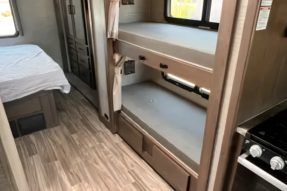 Steven's Thor Motor Coach Ace 32.3 Class A