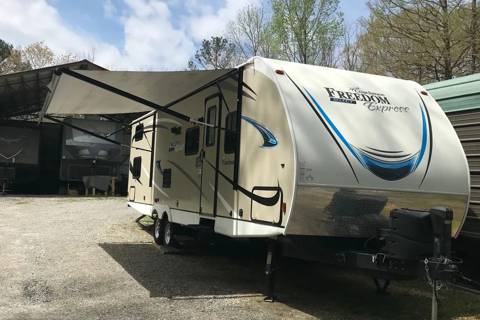 Dallas's Coachmen Freedom Express Select 29se Travel Trailer Wind Creek, Talladega, Auburn, Cheaha