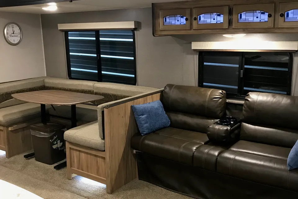 Dallas's Coachmen Freedom Express Select 29se Travel Trailer Wind Creek, Talladega, Auburn, Cheaha