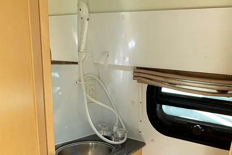 2009 Pleasure Way - 20 ft tiny home on wheel - with solar