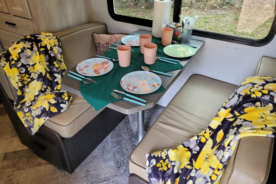 South Tejas RV Rentals-Sunseeker 