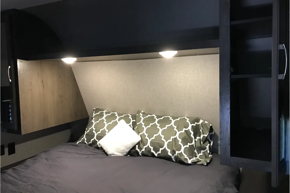 ouRVrentals2 (1 slideout and outdoor kitchen)